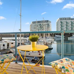 On The Water 4 With Free Parking By My Getaways , Brighton United Kingdom